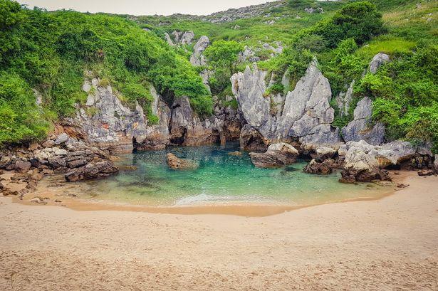 Discover the 'World's Smallest' Beach Just Two Hours from London, Kept Secret by Locals