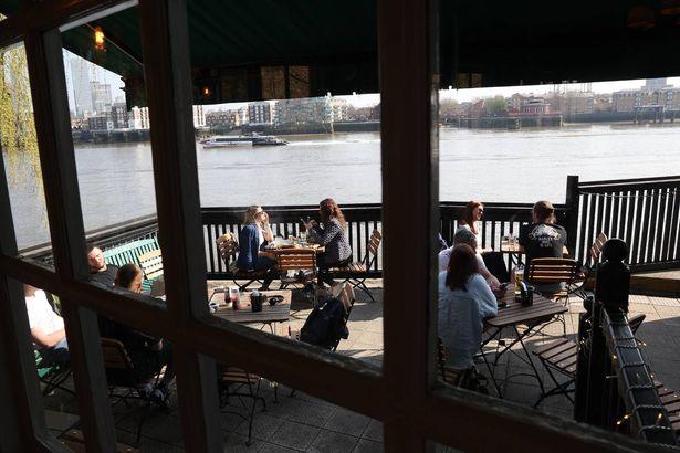 Discover the Hidden Alleyway with Breathtaking Thames Views: Enjoy Stunning Sunsets with a Pint