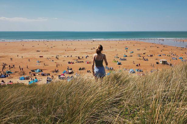 Discover the UK’s Hidden Gem: A Stunning Beach That Feels Just Like Spain Without the Need for a Flight