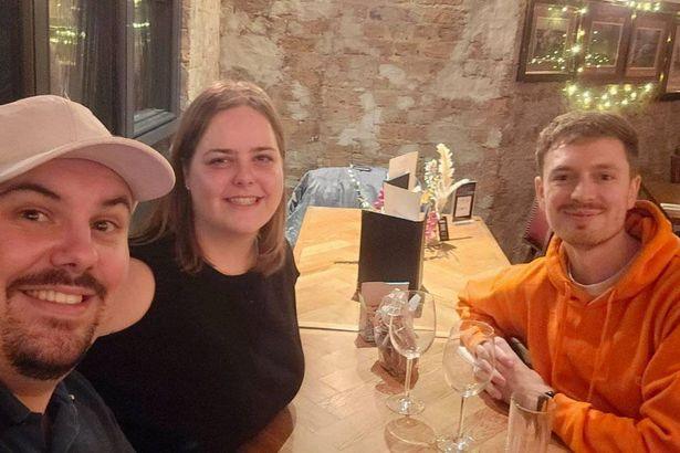 "How Inviting Strangers to Pubs Became a Heartwarming Campaign After Losing My Best Friend"