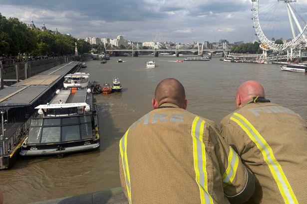 Dramatic Westminster Bridge Boat Crash: Police Dive into Water Following Loud 'Boom' Incident
