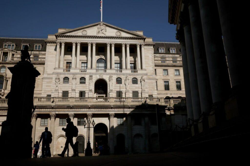 Bank of England Maintains Interest Rates Amid Rising Oil Prices Threatening UK Economy