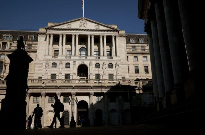 Bank of England Maintains Interest Rates Amid Rising Oil Prices Threatening UK Economy