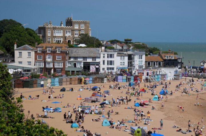 Heatwave Impacts Retail Sales as World Cup Sparks Surge in Online Shopping