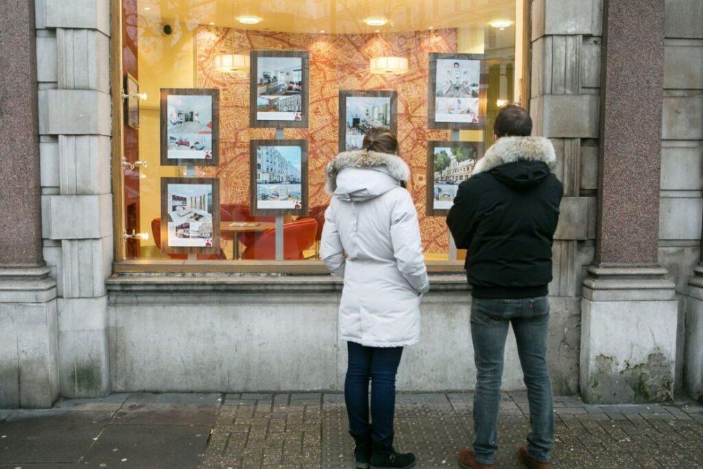 London House Prices Decline Further Amidst Ongoing Property Market Slowdown