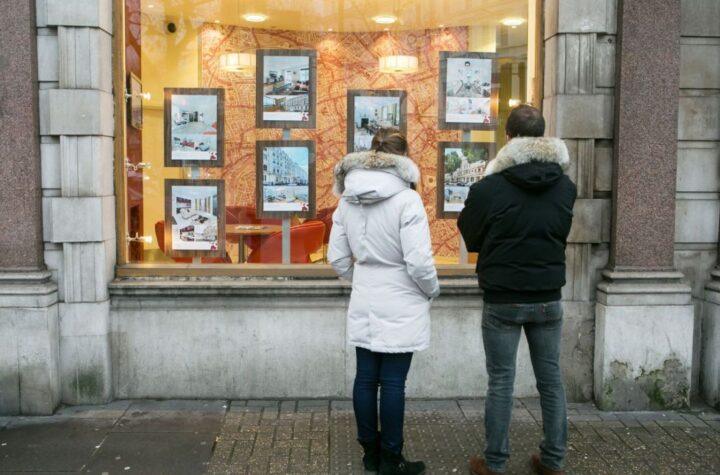 London House Prices Decline Further Amidst Ongoing Property Market Slowdown