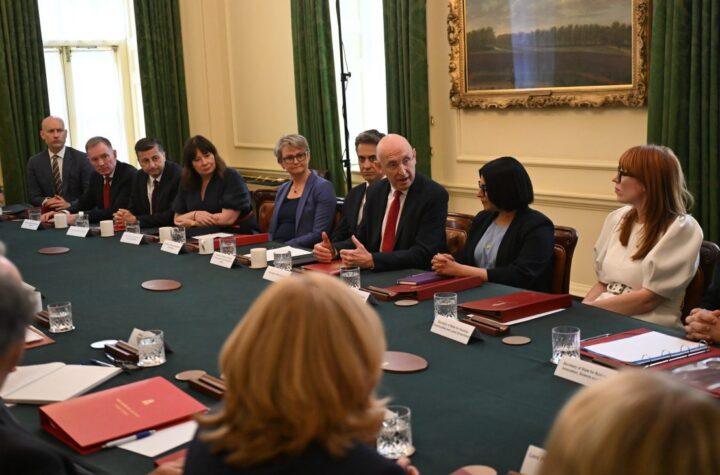Healey Urges Cabinet to Identify Budget Cuts for Financial Efficiency