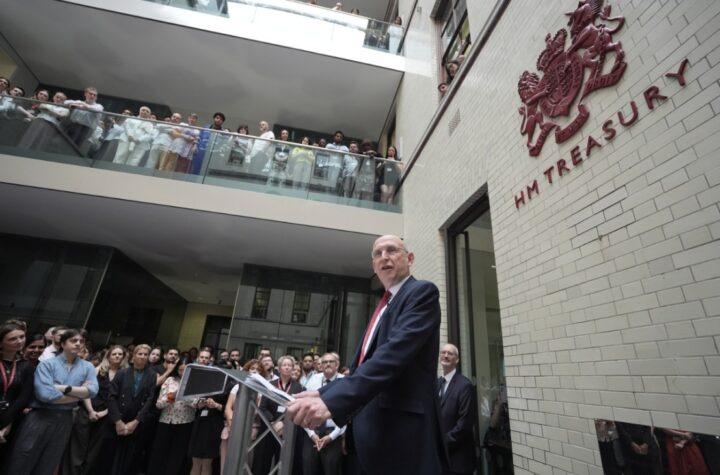 Business Confidence Soars as Consumer Spending Power Increases