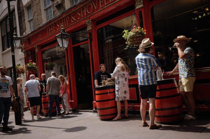 No 10 Supports 'Vertical Drinking' Culture in Soho Pubs: What It Means for London's Nightlife