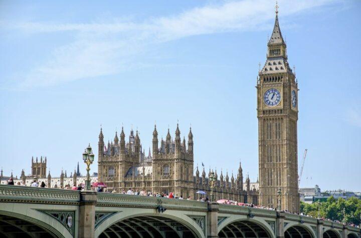 UK National Debt Reaches Milestone of £3 Trillion