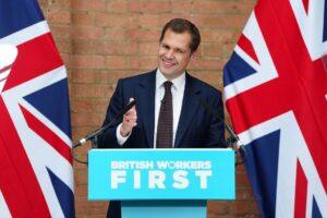 Reform Proposed to Cut HMRC Officials' Salaries for Delayed Taxpayer Response