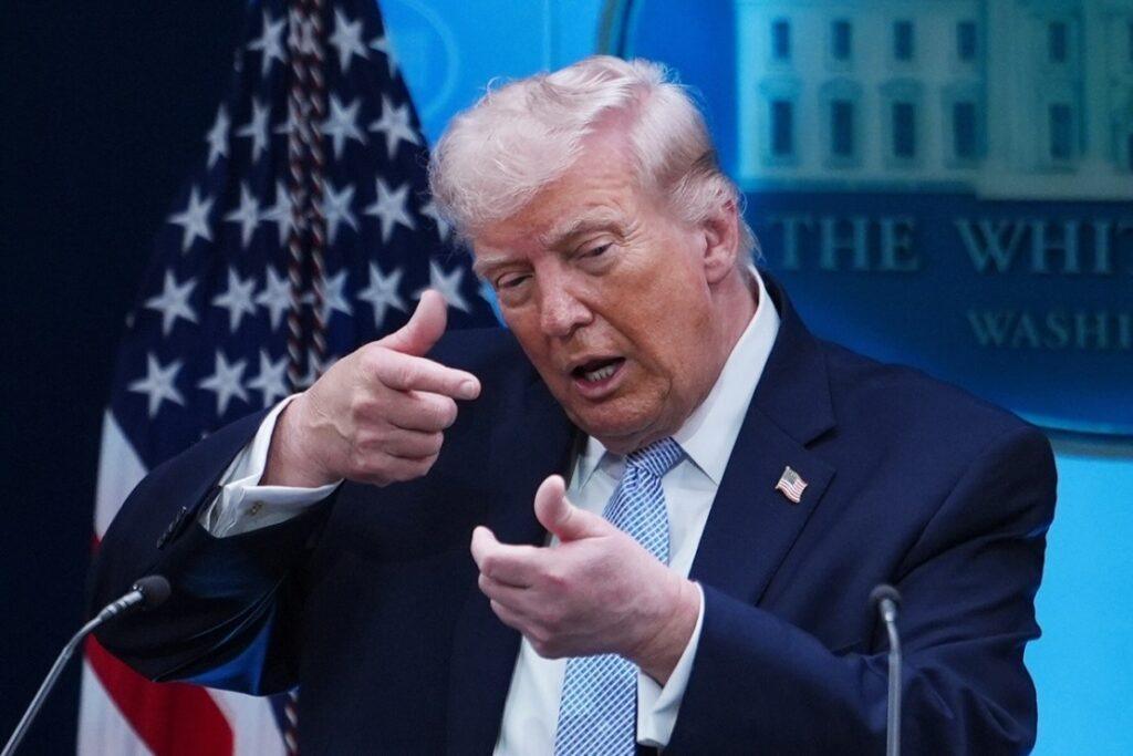 Trump Halts Strikes as New Peace Prospects Emerge