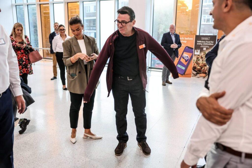 UK Job Seekers Increase as Permanent Hiring Shows Signs of Recovery