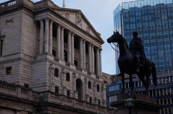 Bank of England Maintains Interest Rates While Revamping Bond Sale Strategy