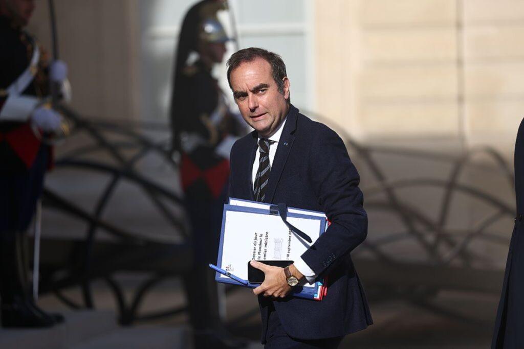 French Borrowing Costs Surge as Budget and Election Uncertainty Raises Sustainability Concerns