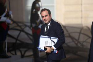 French Borrowing Costs Surge as Budget and Election Uncertainty Raises Sustainability Concerns