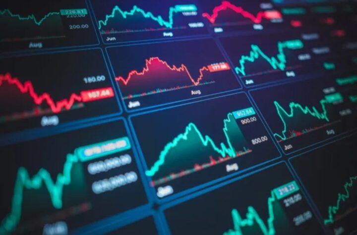Investors Abandon UK Stocks Amid Budget Speculation and Heightened Caution