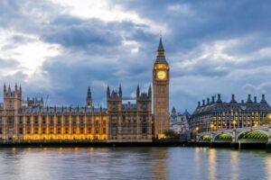 UK Economy Stagnates in 'Slow Lane' as Business Investment Set to Dwindle