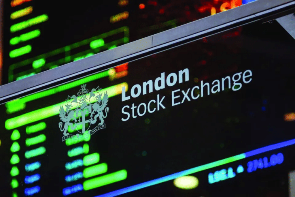 FTSE 100 Rises as Tech Sector Recovers from Sell Off; Oil Prices Poised for Weekly Increase