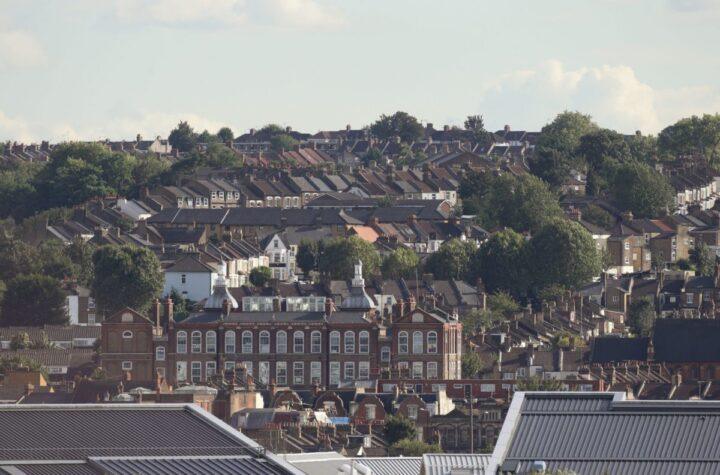 London House Prices Plummet as Property Market Remains Stagnant