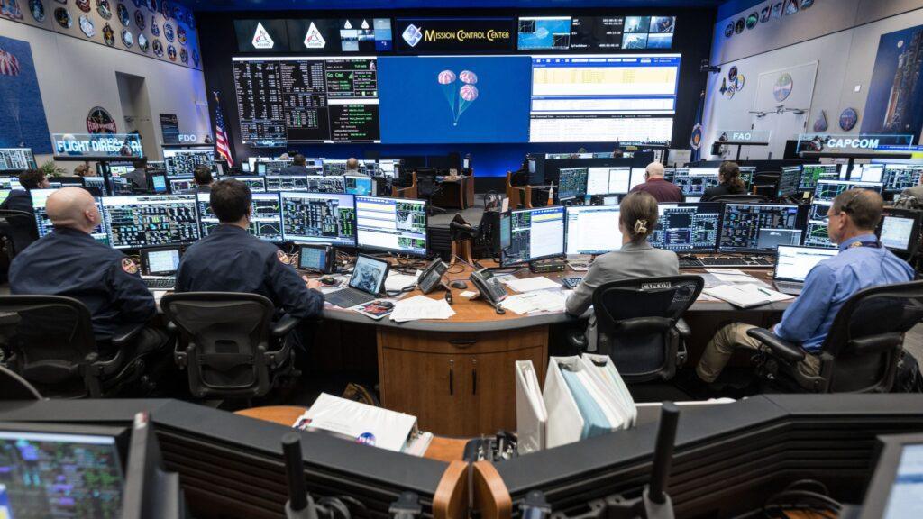NASA Invites Applications for Upcoming Flight Director Positions